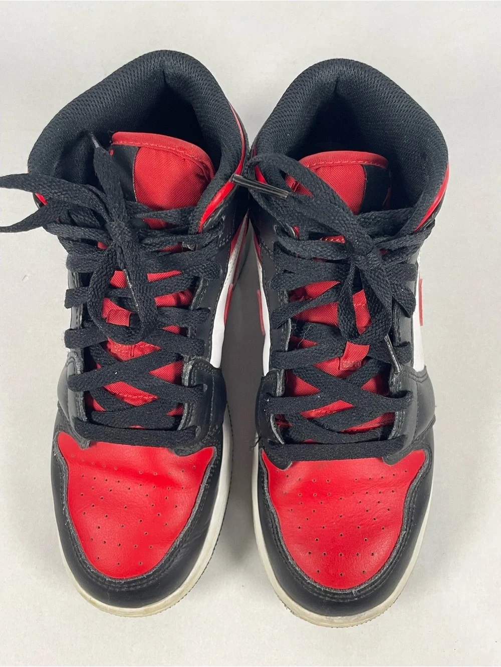 Nike Air Jordan 1 Mid GS 'Bred Toe' 2022 (554725-079) - Size 5.5Y / Women's 7